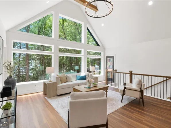 8875 Lakeside Way, Gainesville, GA 30506