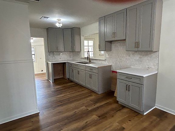 3rd image of 791 Tyler Rd