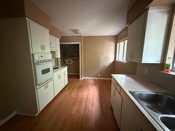 4th image of 204 S 2nd St