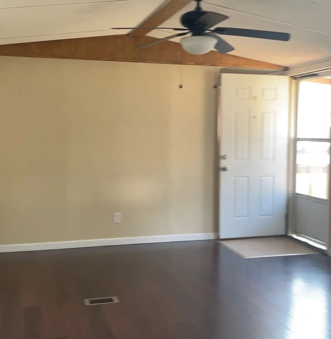 3 bed, 1216 sqft, $1,075 — Photo 2