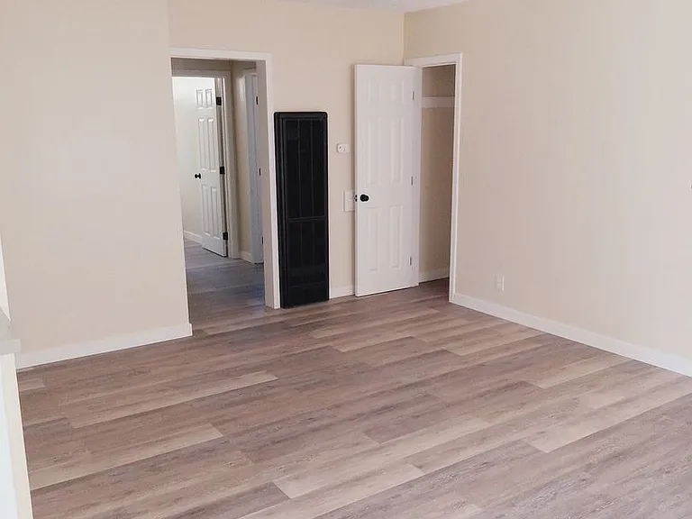 220 S East St — Photo 4