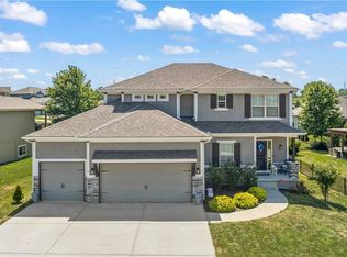 804 SE Partridge Ln, Blue Springs, MO 64014