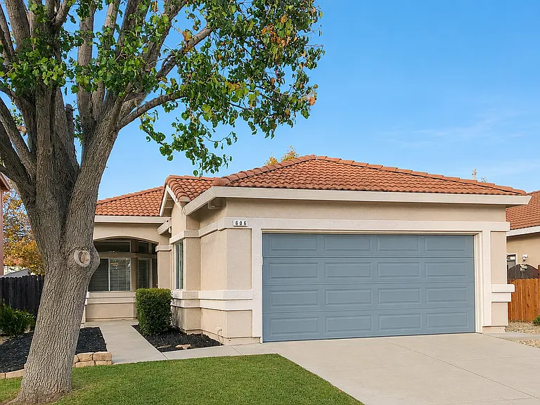 606 Canvasback Ct — Photo 1