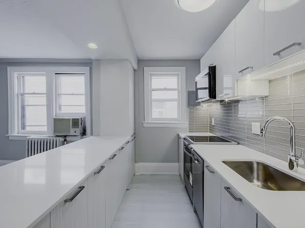 Tichester Park Manors, 22 Tichester Rd, Toronto, ON M5P 1P1