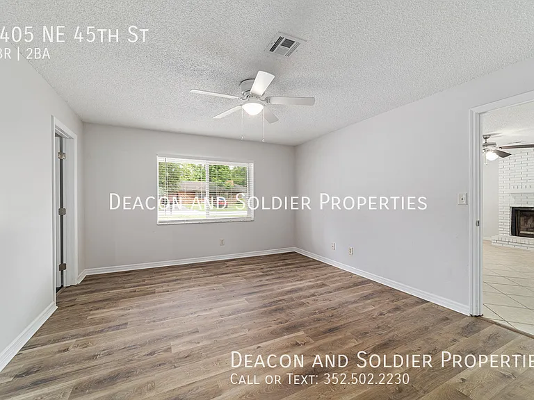 3405 NE 45th St — Photo 14