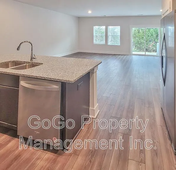 202 Round Back Way — Photo 3