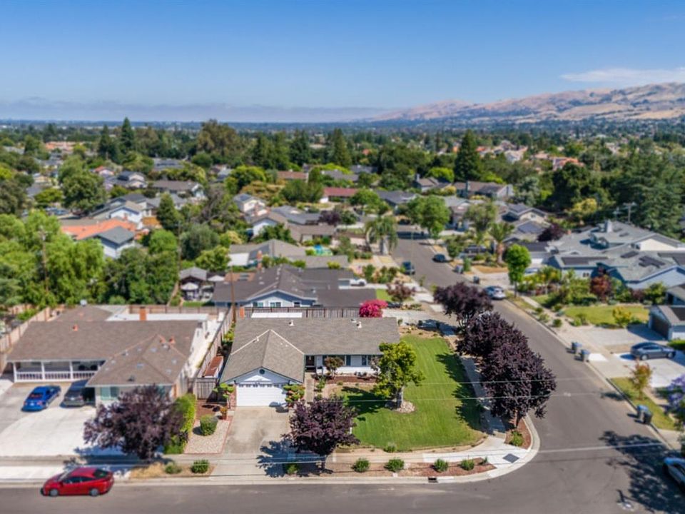 1st image of 2849 Evergreen Way