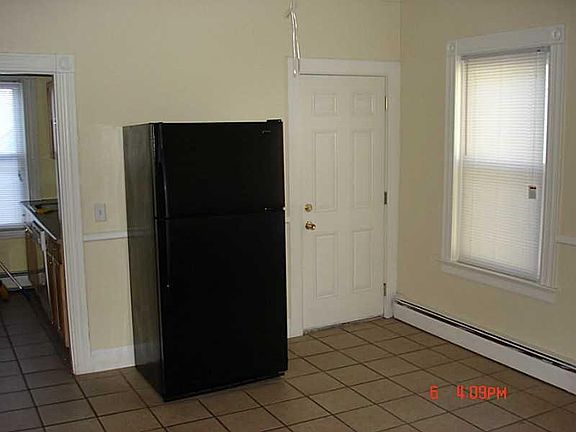 5th image of 821-823 Atwells Ave