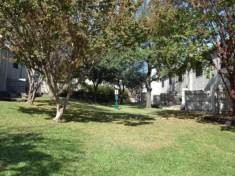 Hulen Park Place — Photo 9
