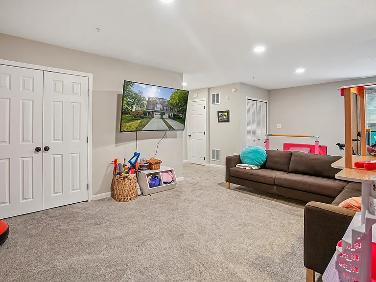 3210 Escapade Cir — Photo 6