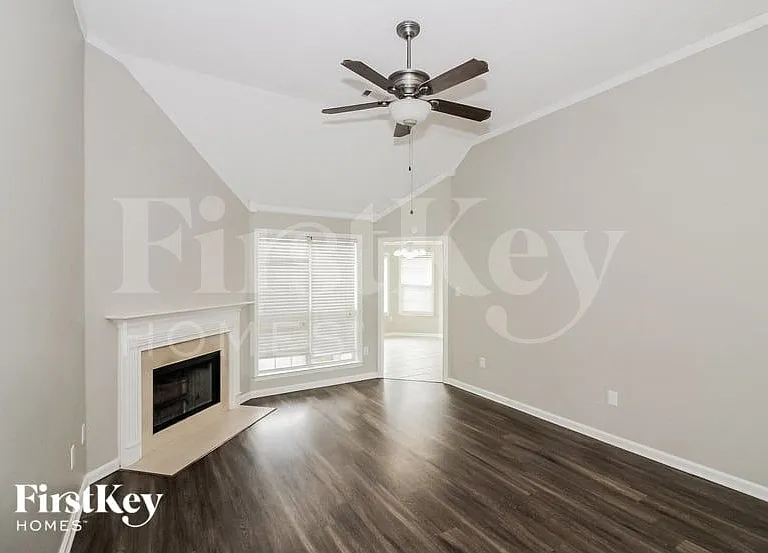 8788 Overcup Oaks Dr — Photo 2