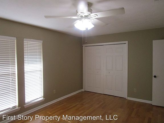 5th image of 220 Westwood Dr