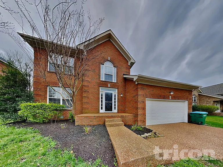 134 Walton Trce S — Photo 2