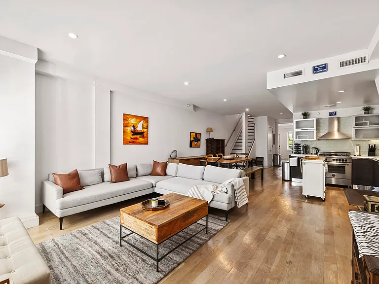 819 De Kalb Ave #2 — Photo 6