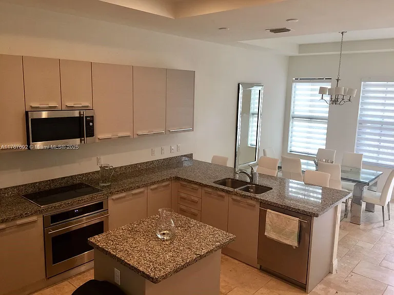 5189 NW 85th Ave #5189 — Photo 5