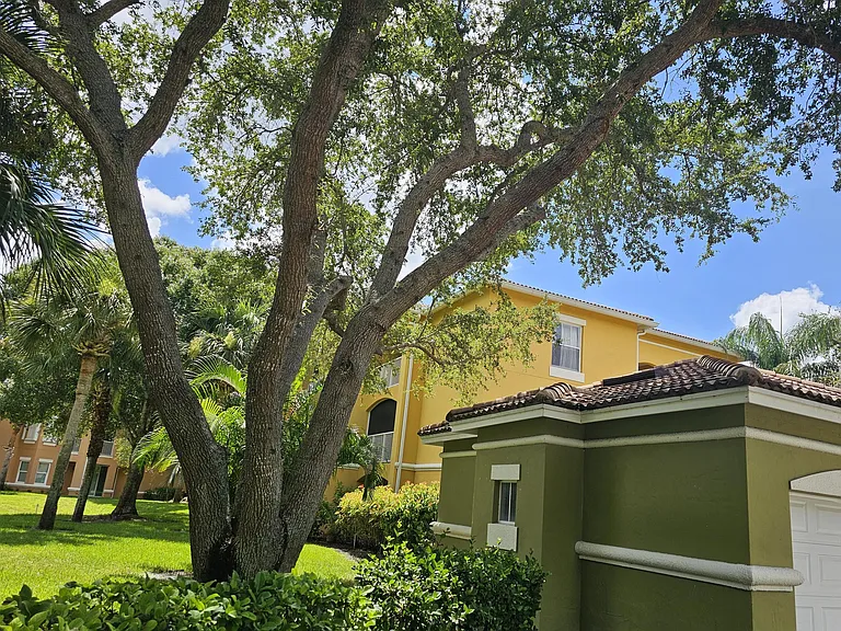 5050 Fairways Cir #301 — Photo 23
