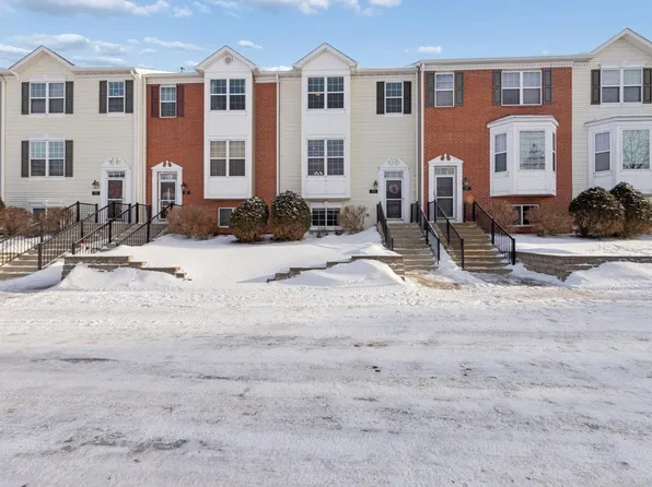 709 Village Pkwy, Circle Pines, MN 55014