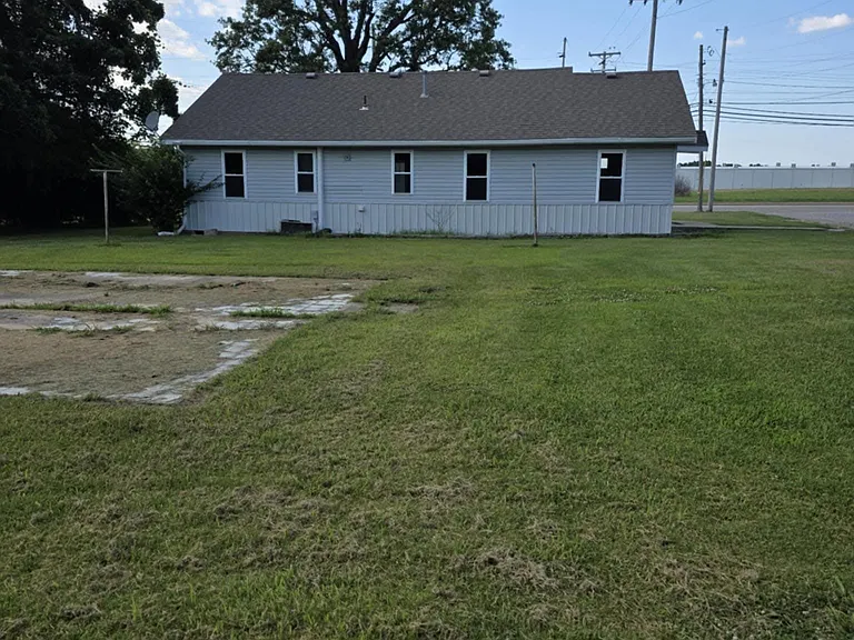 1100 Millcreek Rd — Photo 2