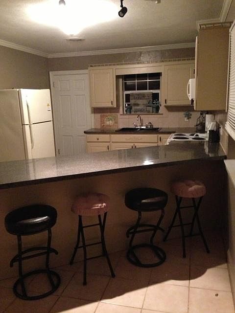 Entertaining Space in Kitche