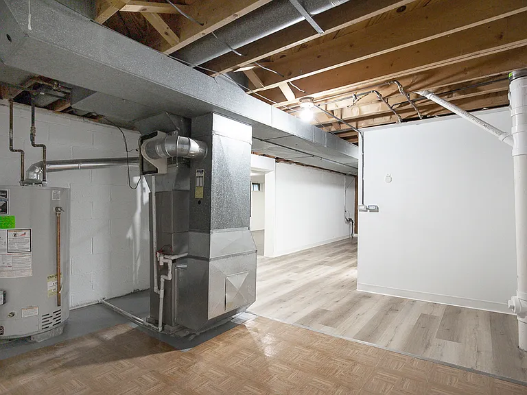 4365 Adrian Rd — Photo 32