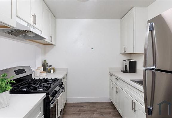 2nd image of 31 Lassen Way #17F