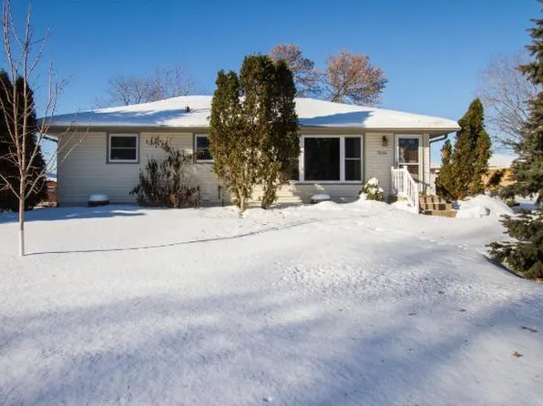 7526 4th St NE, Fridley, MN 55432