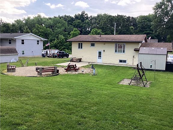 3rd image of 1008 E Grove Ave