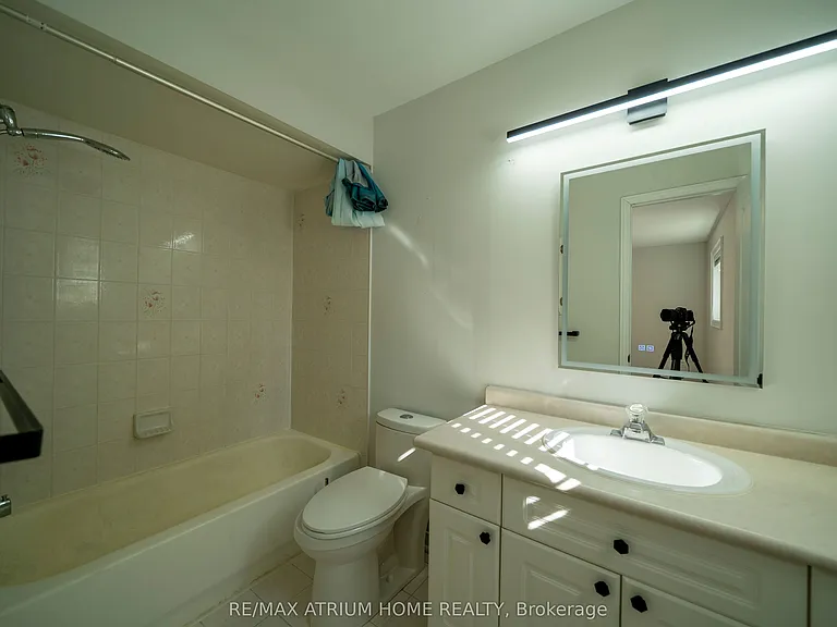 179 Elena Cres — Photo 11