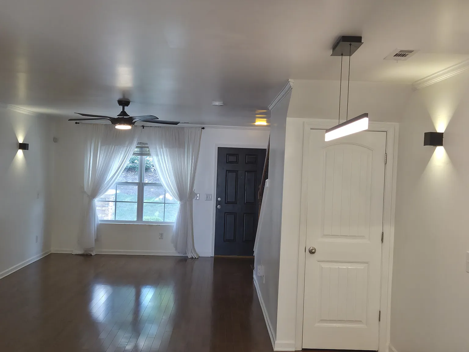 2 bed, 1216 sqft, $2,200 — Photo 3