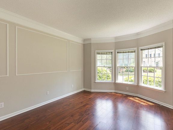 4th image of 219 Covington Square Dr