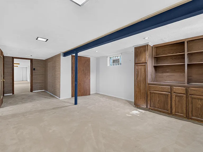 2313 W 71st St — Photo 25