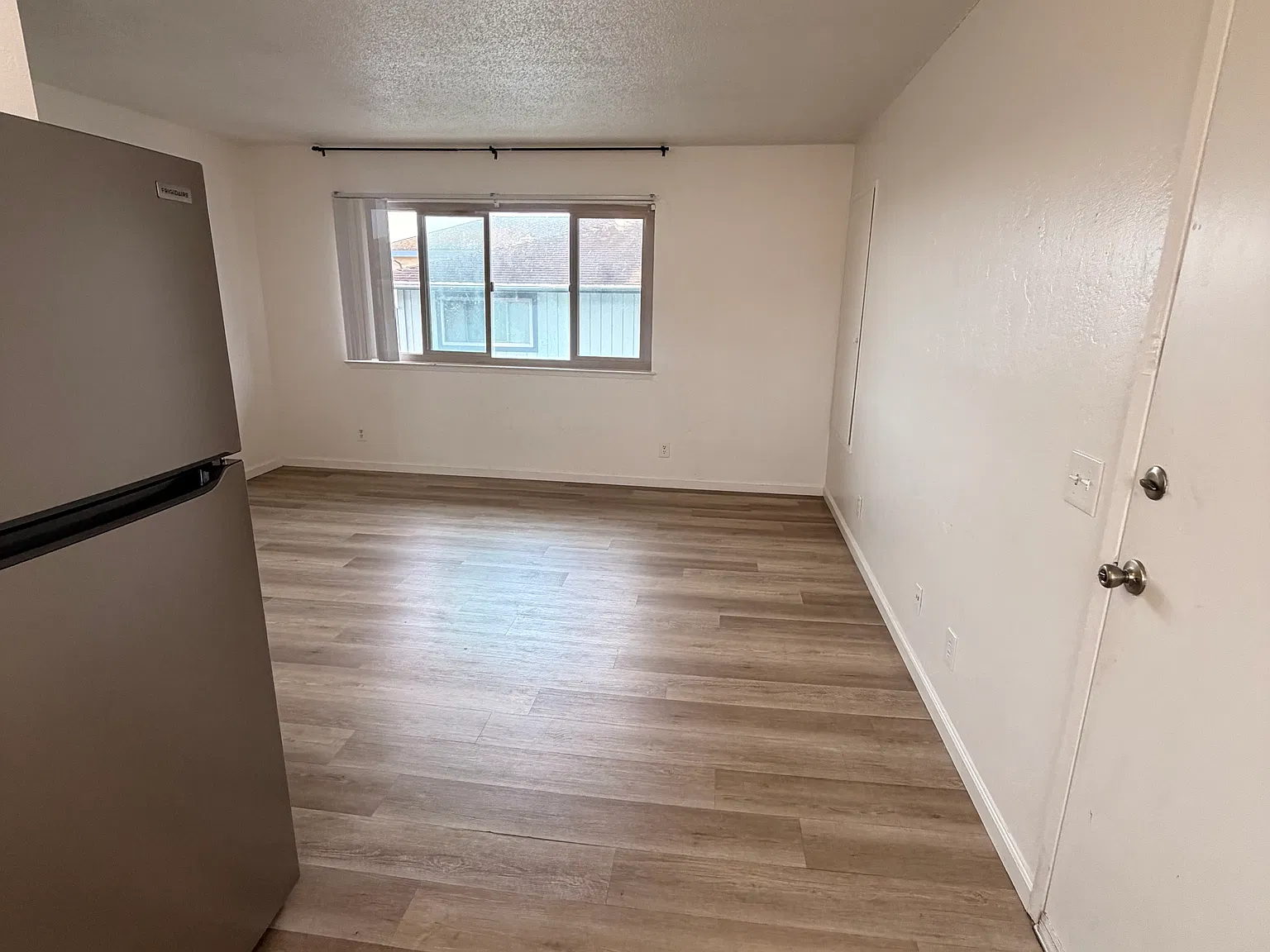 2 bed, 770 sqft, $2,700 — Photo 2