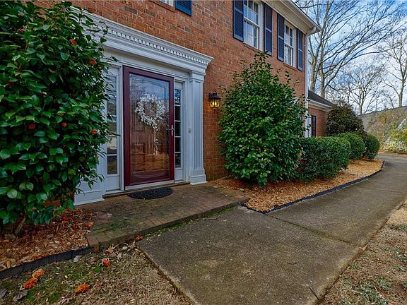 3rd image of 1024 Princeton Walk NE