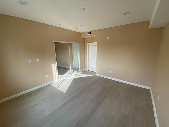 4th image of 1221 E Lincoln Ave #33