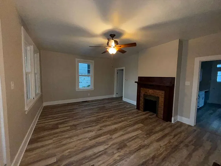 207 Singer Ave — Photo 8