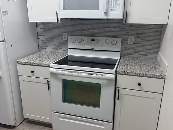 4th image of 930 N Mesa Dr Unit 1043
