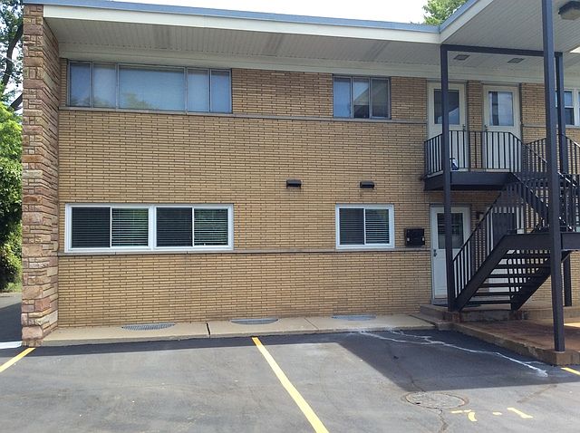 1st image of 7 Garden Dr APT 1