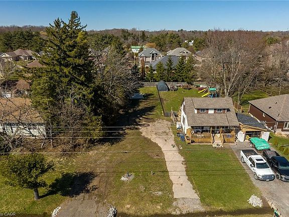 3rd image of 815 Foss Rd