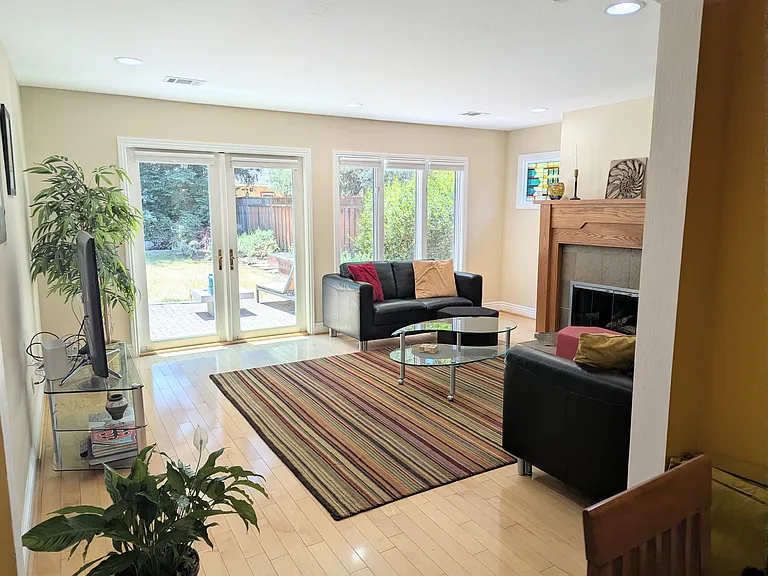 219 Okeefe St — Photo 3