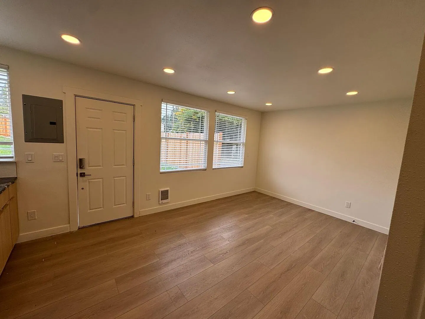 Your Next Home In Bothell Private, Cozy & Flexible! — Photo 2