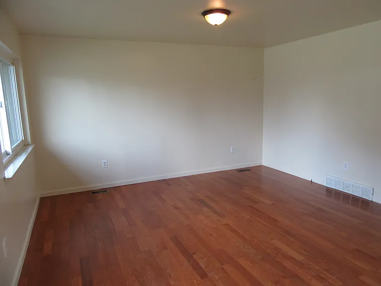20215 Vermander Ave — Photo 13