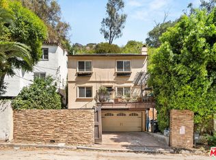 2132 Laurel Canyon Blvd, Los Angeles, CA 90046