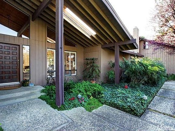 3rd image of 9 Monterey Cir