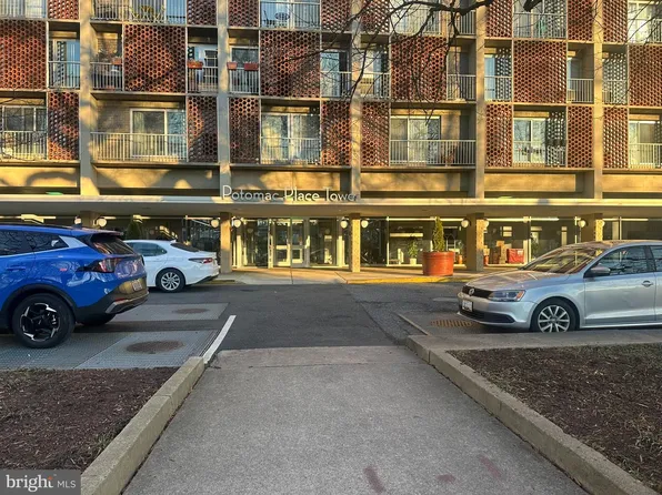 800 4th St SW APT S325, Washington, DC 20024