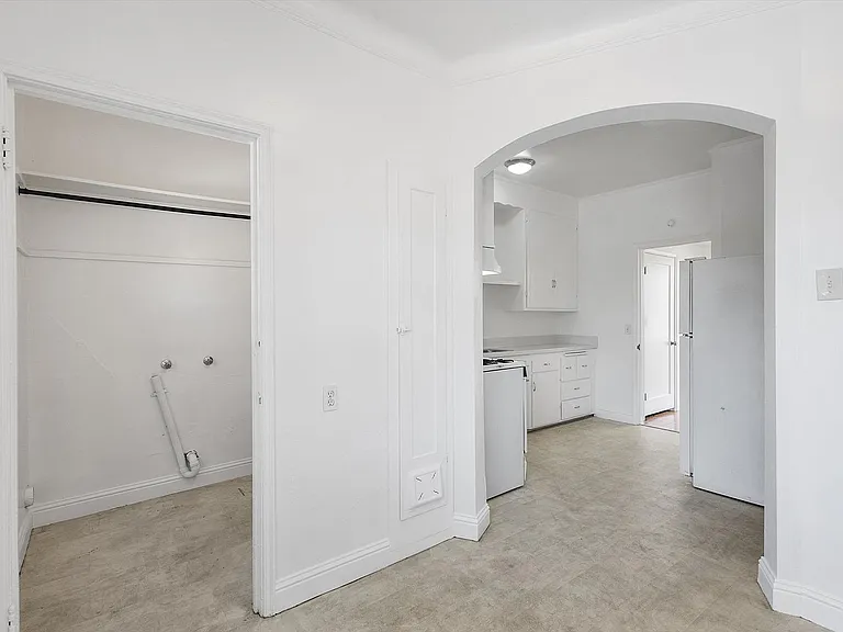 221 Pacific Ave — Photo 11