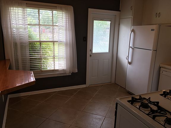 4th image of 2505 Dena Dr