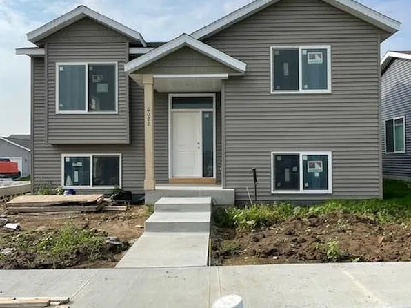 6022 Town Square Pl NW, Rochester, MN 55901