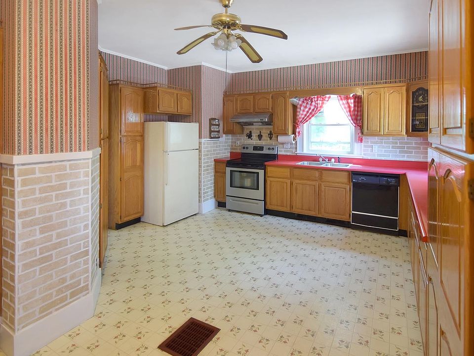 38 King Street Woodsville Nh 03785 Zillow