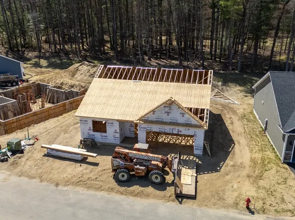 5 Nicols Way, Easthampton, MA 01027