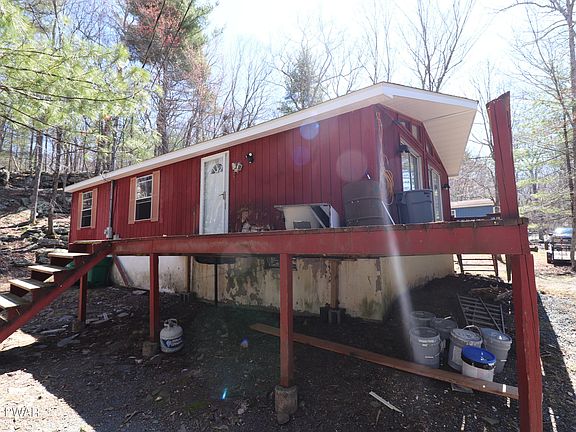 2nd image of 191 Pebble Rock Rd